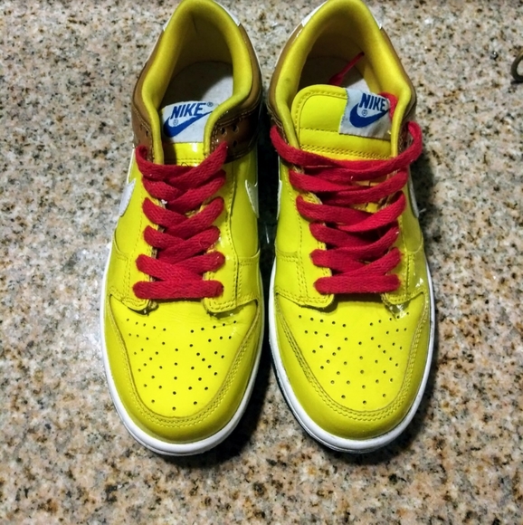 bright yellow nike shoes